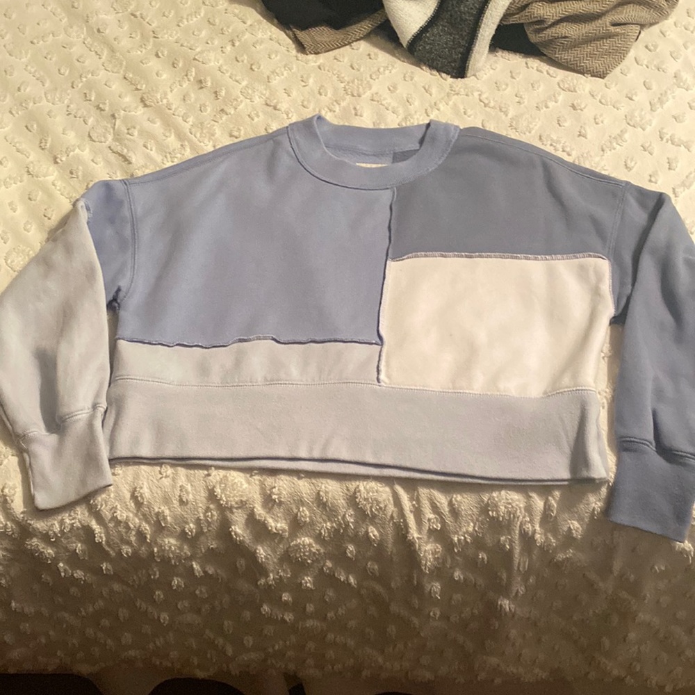 Abercrombie crop sweatshirt size small never worn